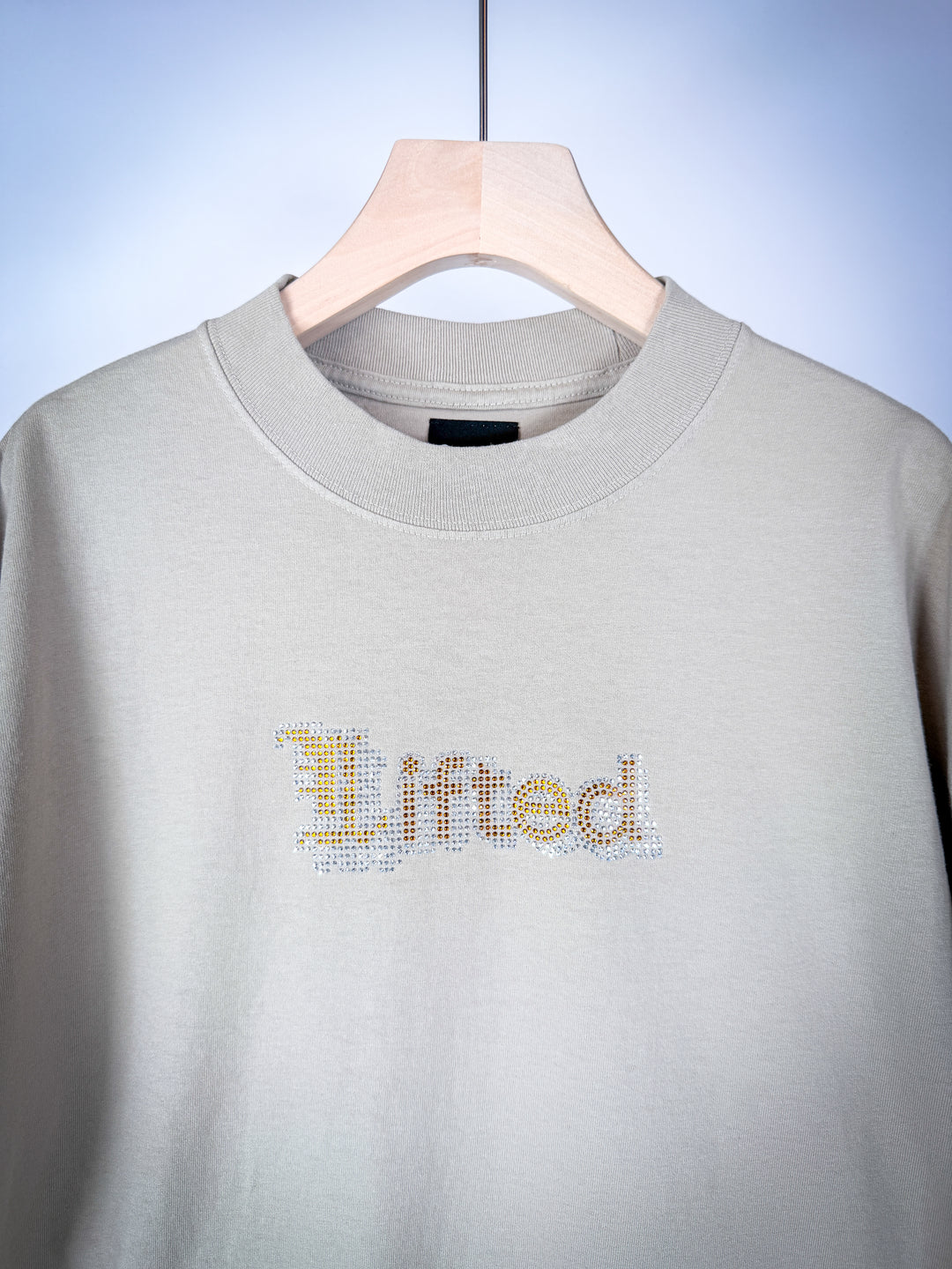 LIFTED RHINESTONE T-SHIRT - OATMEAL